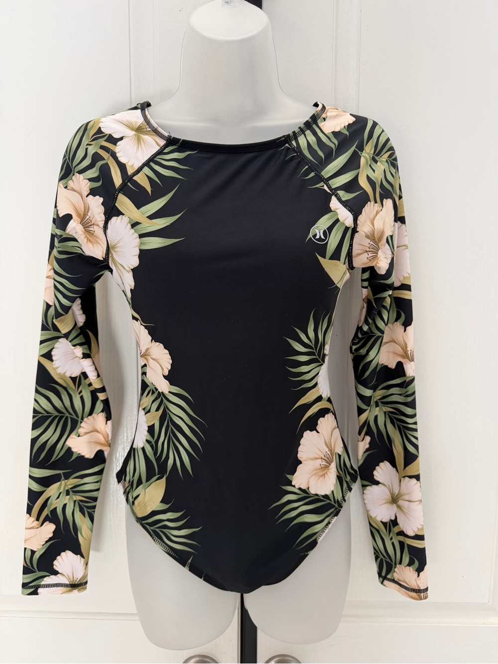 Hurley Black Floral Long-Sleeve Rash Guard Sz S